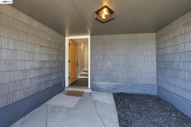 780 Goettingen St, San Francisco, CA 94134