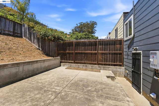 780 Goettingen St, San Francisco, CA 94134