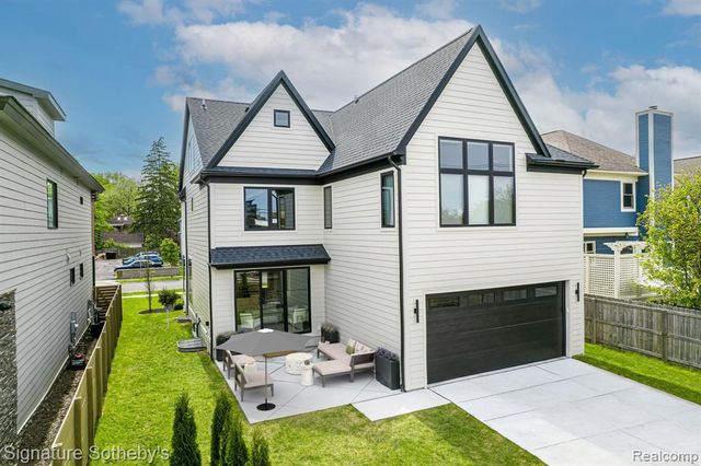 907 Ann Street, Birmingham, MI 48009