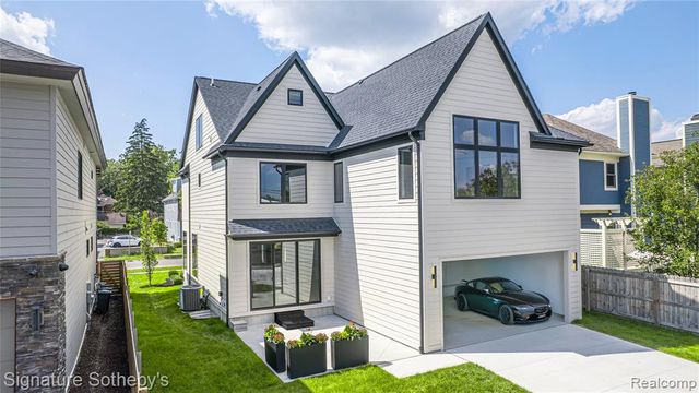 907 Ann Street, Birmingham, MI 48009