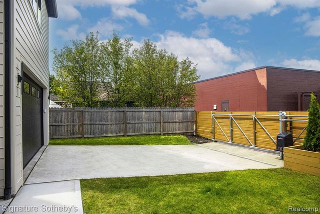 907 Ann Street, Birmingham, MI 48009