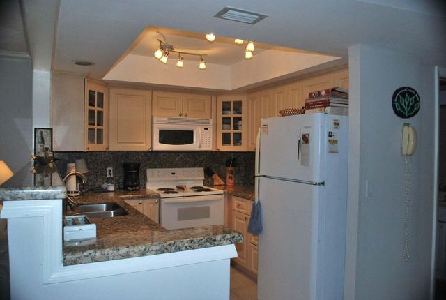 100 Lehane Terrace 26, North Palm Beach, FL 33408