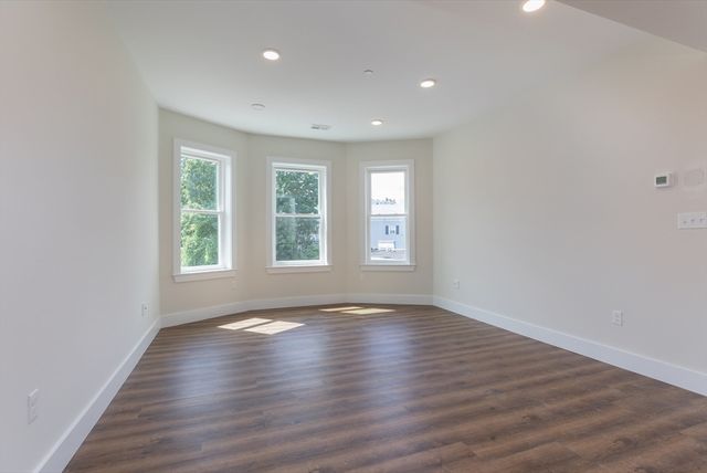 843 Columbia 2, Boston, MA 02125