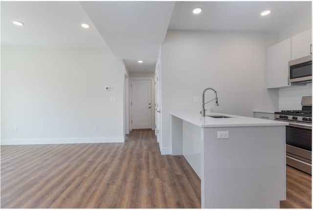843 Columbia 2, Boston, MA 02125