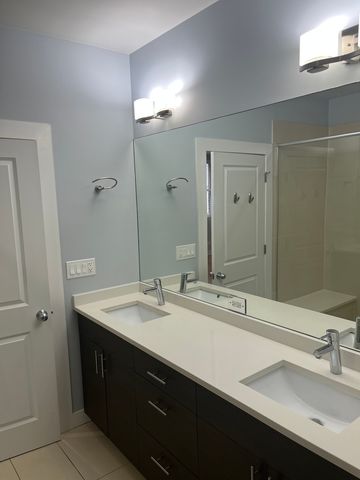 693 N Peoria Street 2N, Chicago, IL 60642