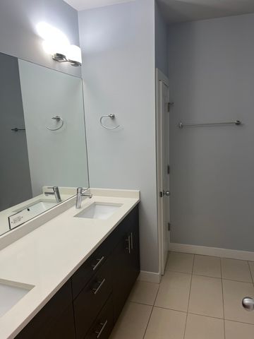 693 N Peoria Street 2N, Chicago, IL 60642