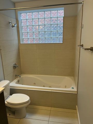 693 N Peoria Street 2N, Chicago, IL 60642