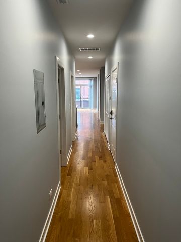 693 N Peoria Street 2N, Chicago, IL 60642