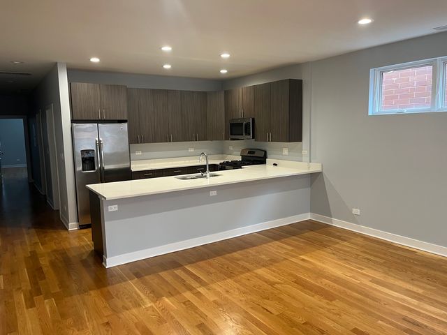 693 N Peoria Street 2N, Chicago, IL 60642