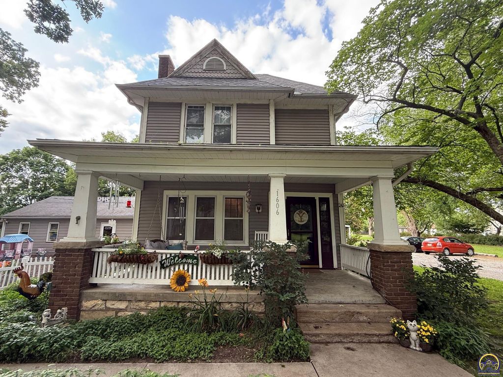 1606 NW Lower Silver Lake RD, Topeka, KS 66608