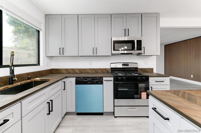 9125 Akard St, Spring Valley, CA 91977