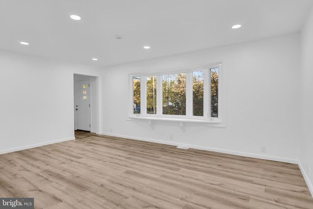 6470 COLCHESTER AVE, Harrisburg, PA 17111