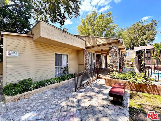18350 Hatteras Street 152, Tarzana, CA 91356