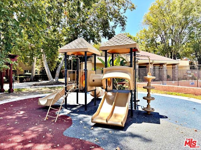 18350 Hatteras Street 152, Tarzana, CA 91356