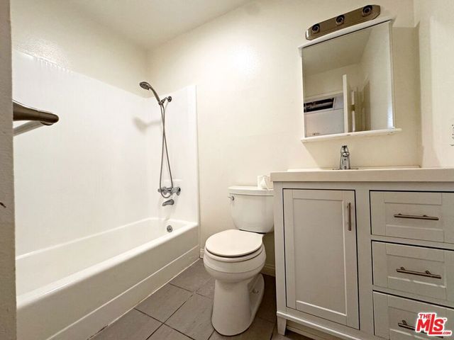 18350 Hatteras Street 152, Tarzana, CA 91356
