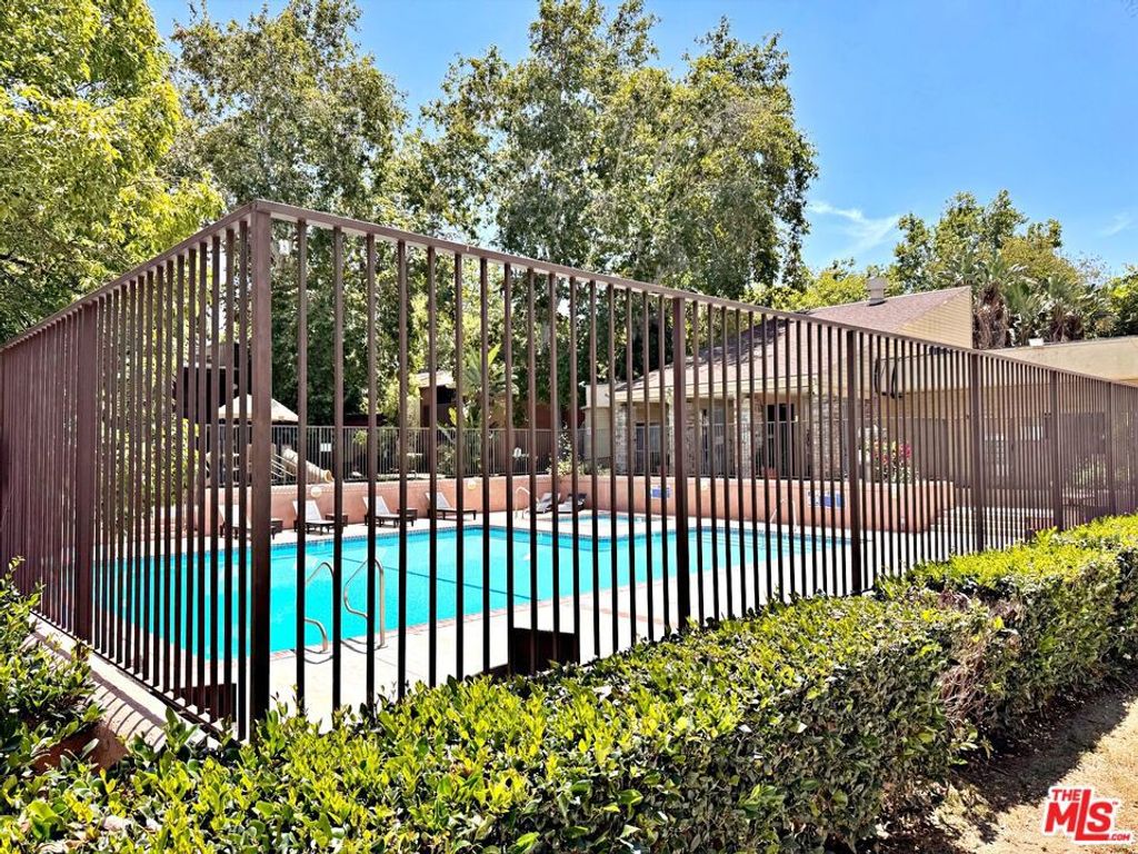 18350 Hatteras Street 152, Tarzana, CA 91356