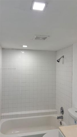 4200 NW 3rd Ct 111, Plantation, FL 33317