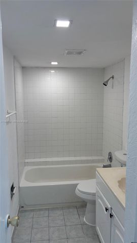 4200 NW 3rd Ct 111, Plantation, FL 33317