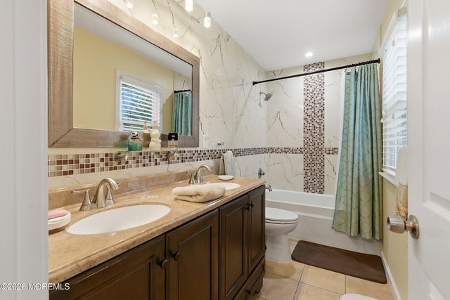 42 Mount Ararat Lane, Toms River, NJ 08753