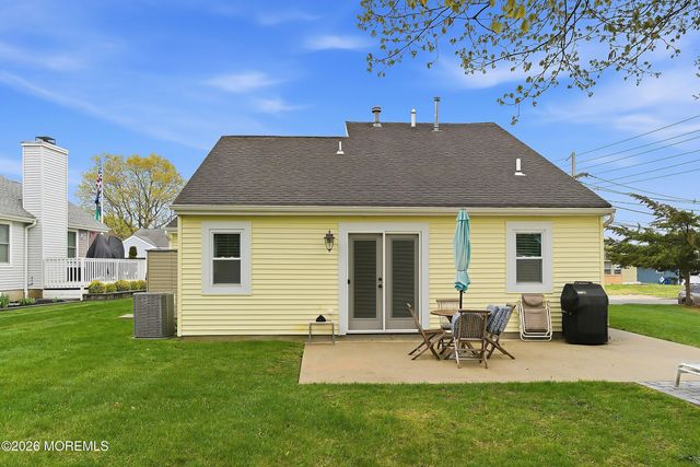 42 Mount Ararat Lane, Toms River, NJ 08753