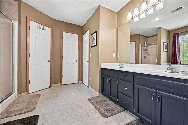 7523 N Skiles Court, Kansas City, MO 64158