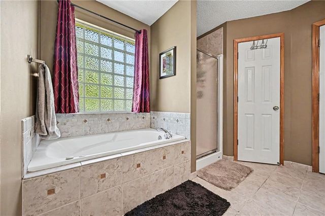 7523 N Skiles Court, Kansas City, MO 64158