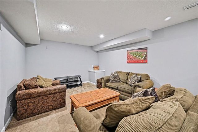 7523 N Skiles Court, Kansas City, MO 64158