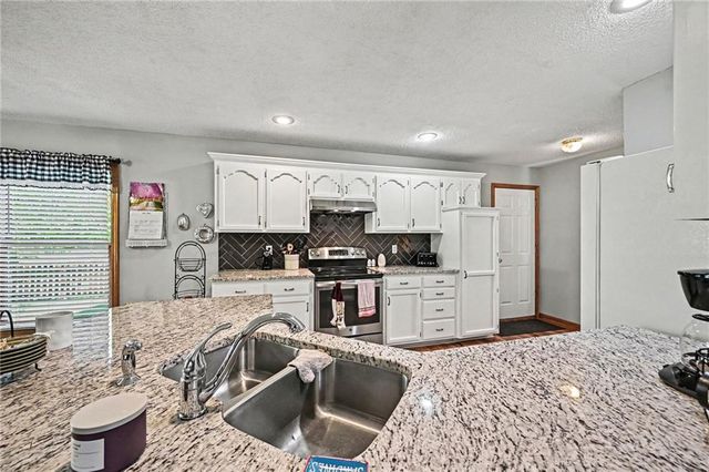 7523 N Skiles Court, Kansas City, MO 64158