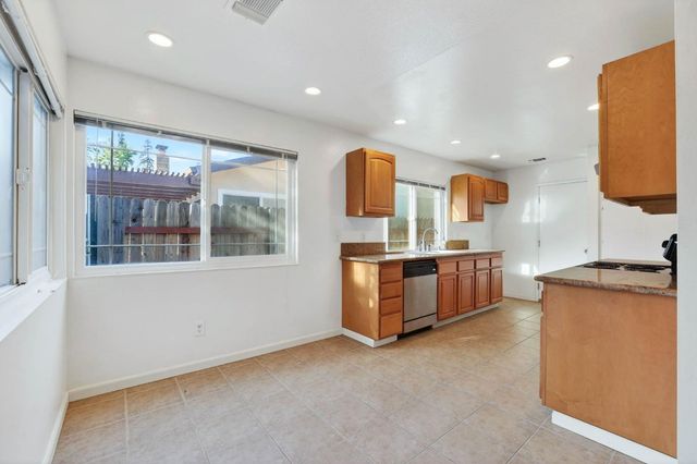 2744 Catania Way, Sacramento, CA 95826