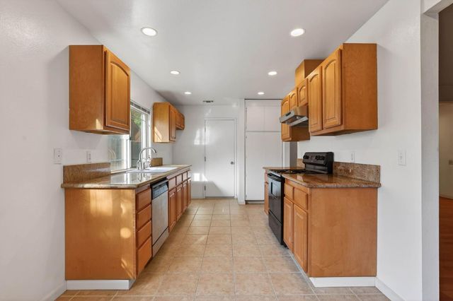 2744 Catania Way, Sacramento, CA 95826