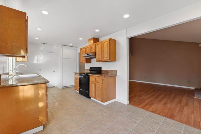 2744 Catania Way, Sacramento, CA 95826