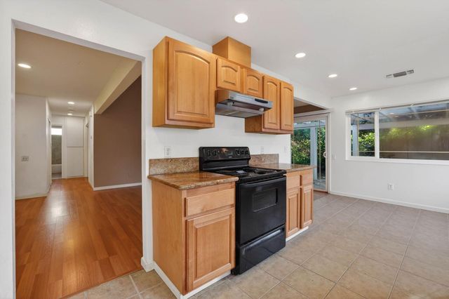 2744 Catania Way, Sacramento, CA 95826