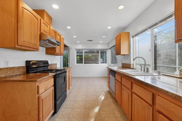 2744 Catania Way, Sacramento, CA 95826