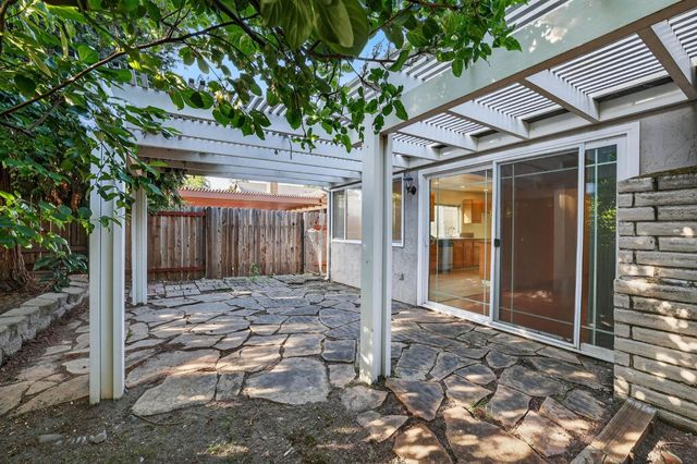 2744 Catania Way, Sacramento, CA 95826