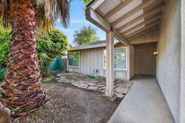 2744 Catania Way, Sacramento, CA 95826