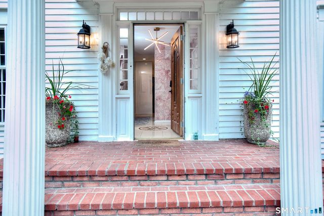 220 Stonewall Lane, Fairfield, CT 06824