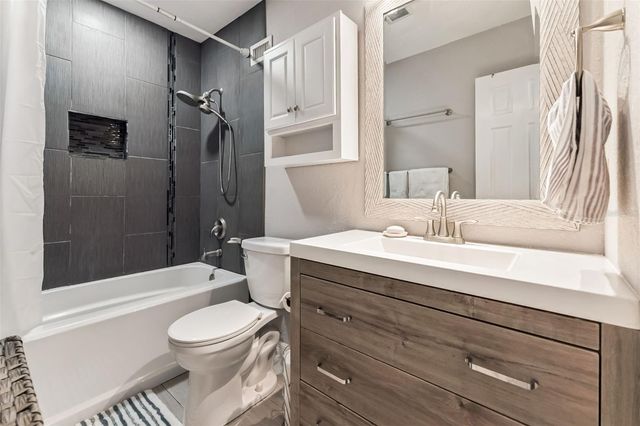 2200 S PALMETTO AVENUE F020, South Daytona, FL 32119