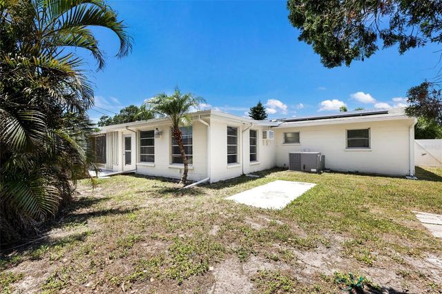 3305 HIGHLAND AVENUE W, Bradenton, FL 34205