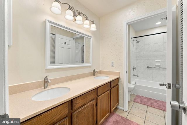 10 MACCONNACHY SQ, Baltimore, MD 21207