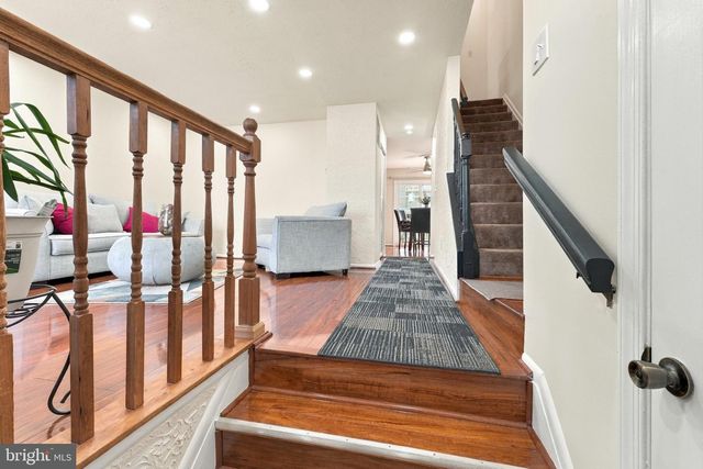 10 MACCONNACHY SQ, Baltimore, MD 21207