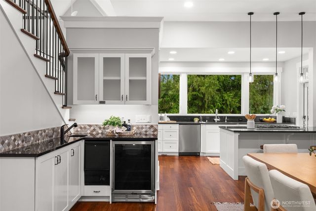 8803 NE Koura Road, Bainbridge Island, WA 98110