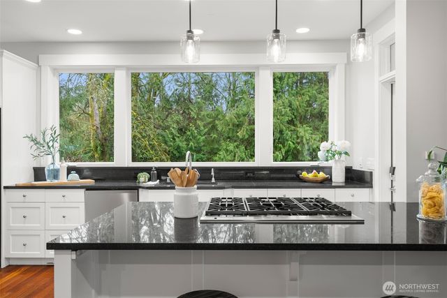 8803 NE Koura Road, Bainbridge Island, WA 98110