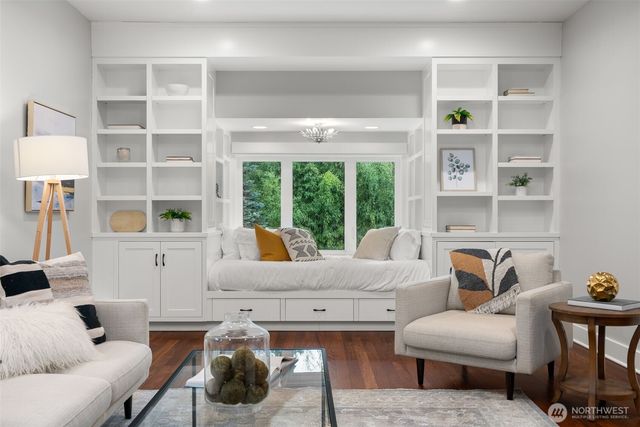 8803 NE Koura Road, Bainbridge Island, WA 98110