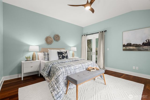 8803 NE Koura Road, Bainbridge Island, WA 98110