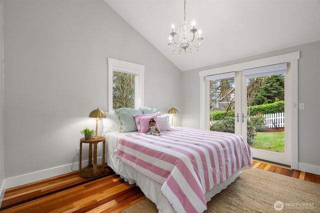 8803 NE Koura Road, Bainbridge Island, WA 98110