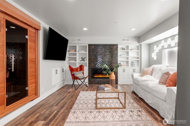 8803 NE Koura Road, Bainbridge Island, WA 98110