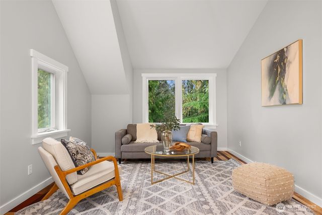 8803 NE Koura Road, Bainbridge Island, WA 98110