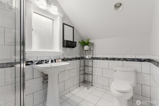 8803 NE Koura Road, Bainbridge Island, WA 98110