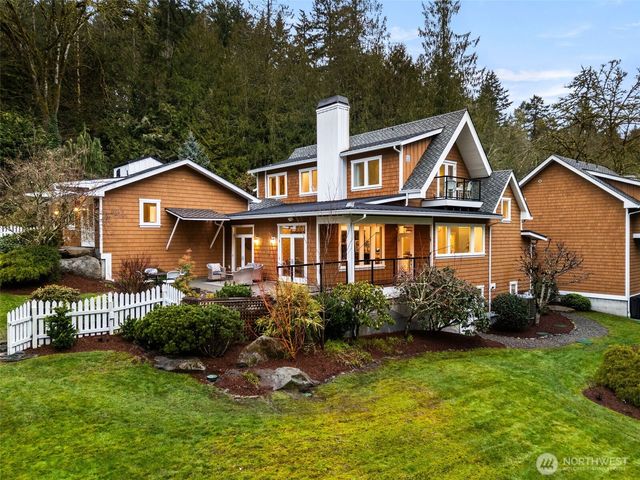 8803 NE Koura Road, Bainbridge Island, WA 98110