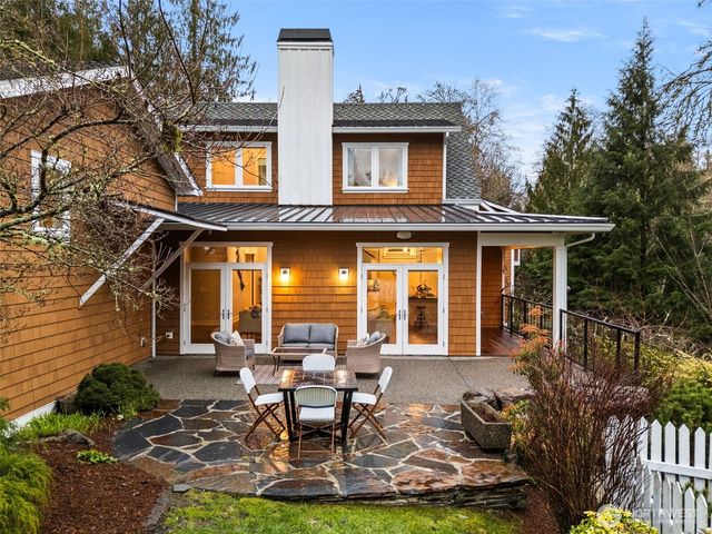 8803 NE Koura Road, Bainbridge Island, WA 98110